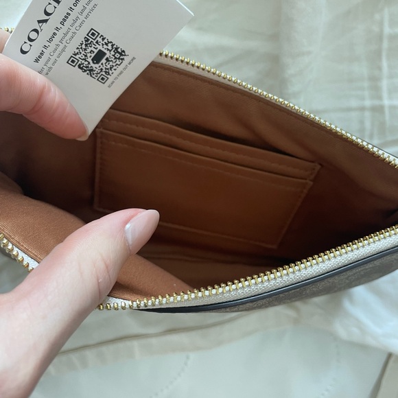 Coach Monogramed Women’s Large Signature Corner Zip Wristlet. White+tan NWOT - Picture 6 of 6